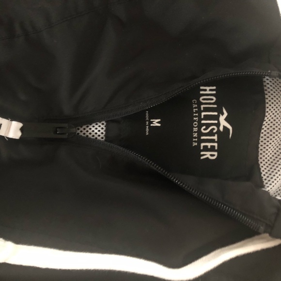Hollister, black hooded windbreaker, size M, perfect condition, worn once - Picture 2 of 5